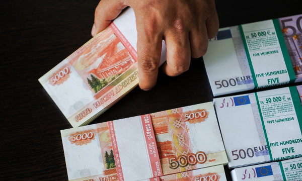 Правительство раздаст 500 россиянам по 100 тысяч рублей